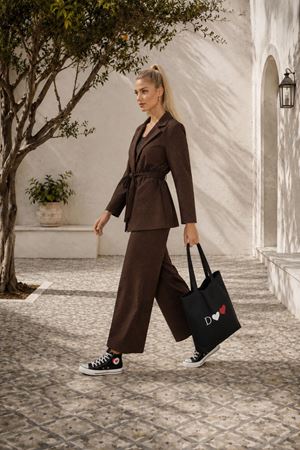 Kadın taş detaylı kuşaklı blazer ceket ve bol paça pantolon takım DKMRS003
