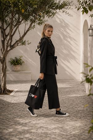 Kadın taş detaylı kuşaklı blazer ceket ve bol paça pantolon takım DKMRS003