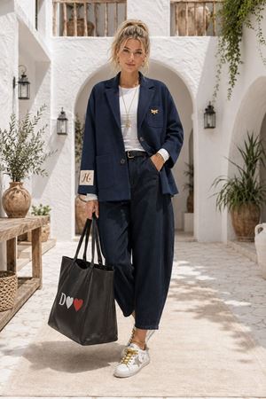 Kadın lacivert broş detaylı cepli oversize kaşe ceket DKHF026