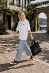 Kadın beyaz kalp detaylı oversize kısa kol T-shirt