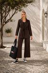 Kadın taş detaylı kuşaklı blazer ceket ve bol paça pantolon takım DKMRS003