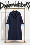 Kadın lacivert oversize çift renkli astarlı tam boy düğmeli trençkot DKHF063