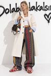 Kadın bej oversize çift renkli astarlı tam boy düğmeli trençkot DKHF063