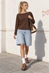 Kadın kahverengi kayık yaka uzun kol oversize basic bluz CLT055
