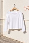 Kadın beyaz kayık yaka uzun kol oversize basic bluz CLT055