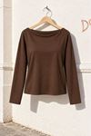 Kadın kahverengi kayık yaka uzun kol oversize basic bluz CLT055